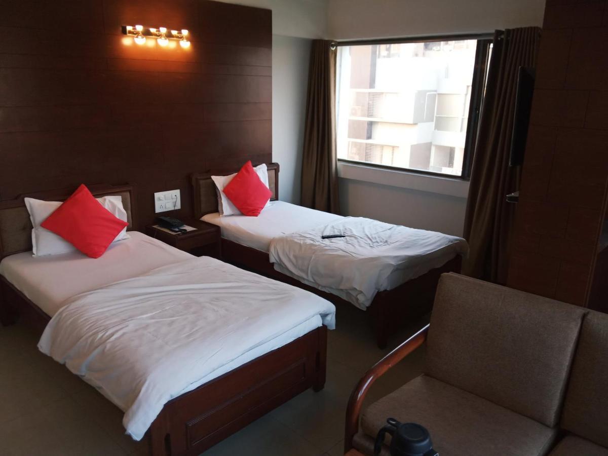 Hotel Apex Αχμπανταμπάντ Εξωτερικό φωτογραφία