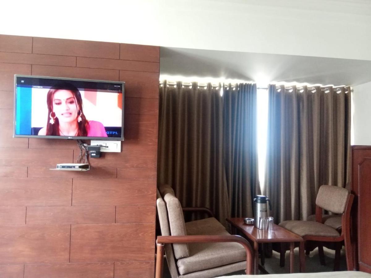 Hotel Apex Αχμπανταμπάντ Εξωτερικό φωτογραφία