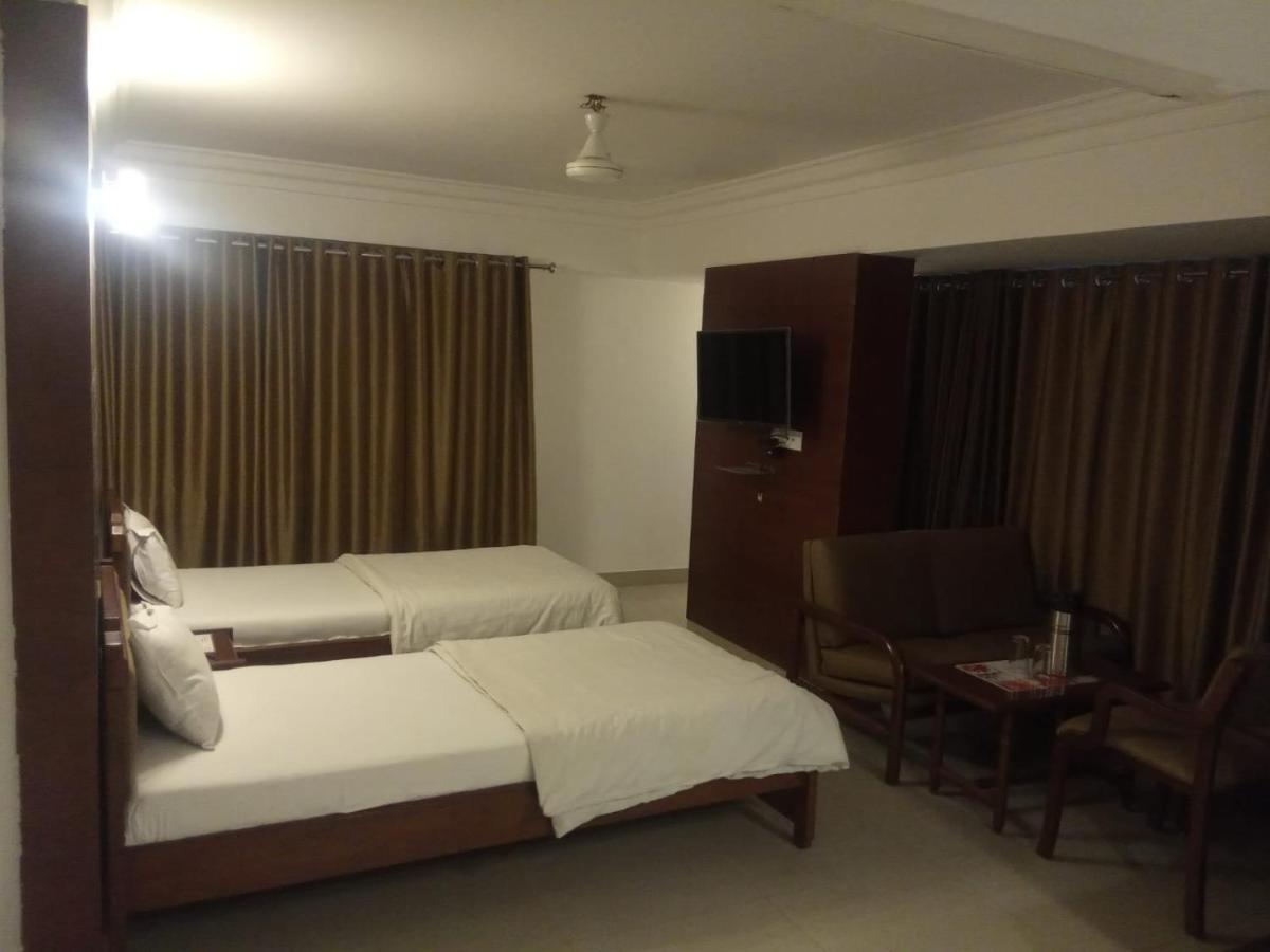 Hotel Apex Αχμπανταμπάντ Εξωτερικό φωτογραφία