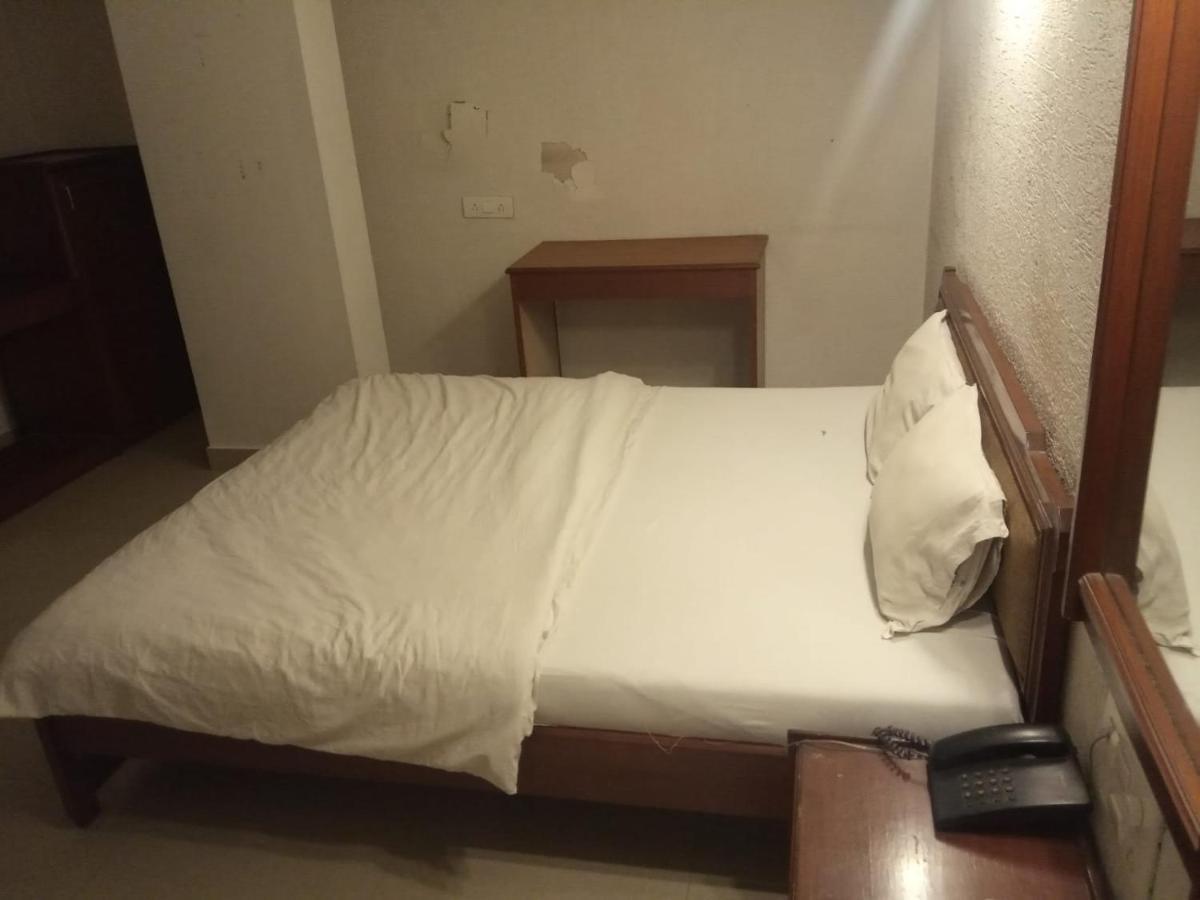 Hotel Apex Αχμπανταμπάντ Εξωτερικό φωτογραφία
