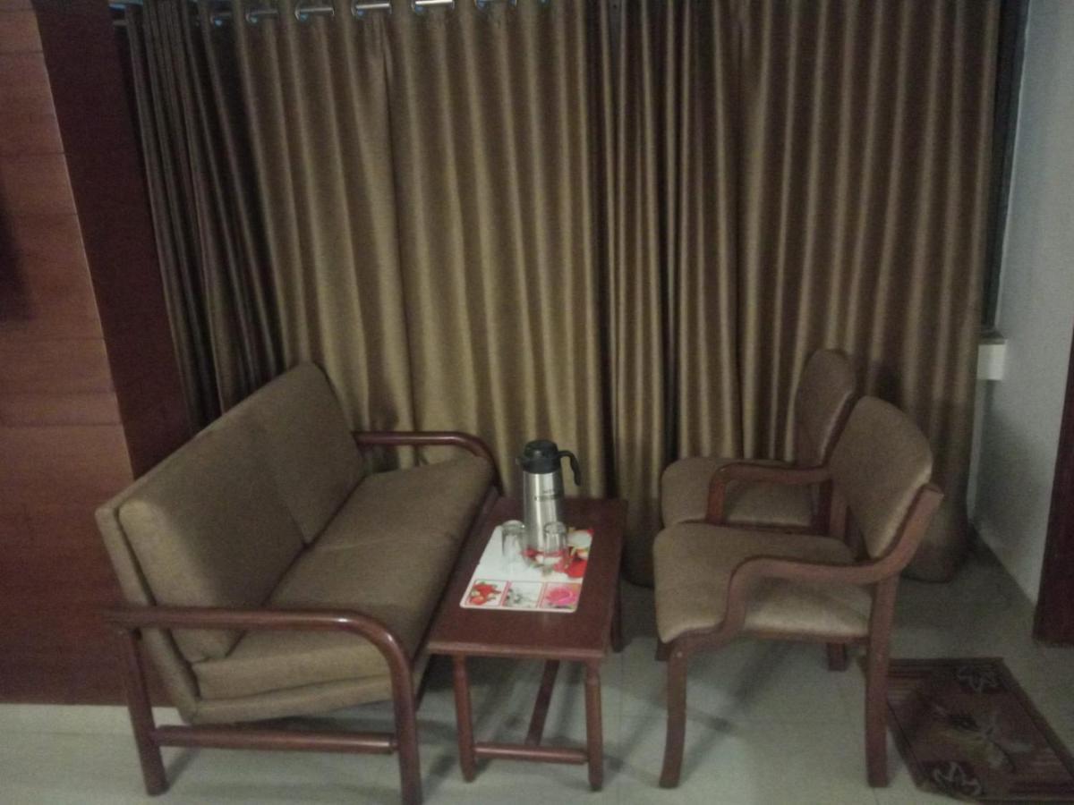 Hotel Apex Αχμπανταμπάντ Εξωτερικό φωτογραφία