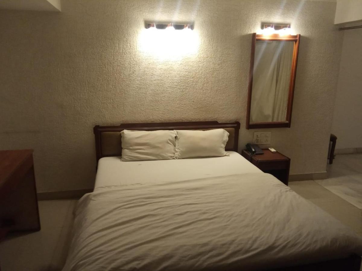 Hotel Apex Αχμπανταμπάντ Εξωτερικό φωτογραφία